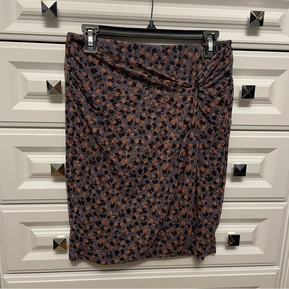 1.STATE Ditsy Drift Ruched Mini Skirt | Size S - Picture 3 of 11